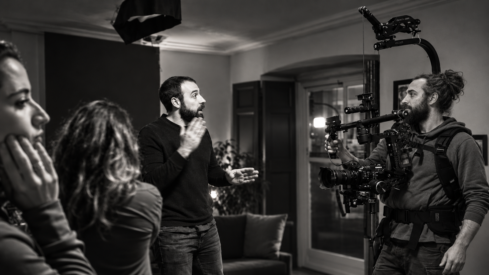 Equipo trabajando en una producción audiovisual